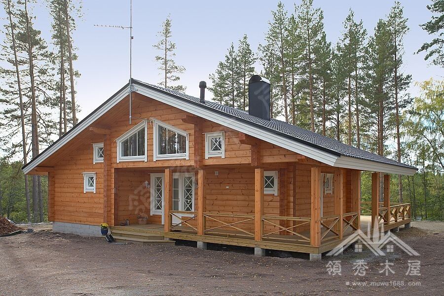 為自己建造的復式木屋，用來渡假休閑