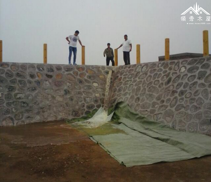 汕尾東村客戶在自己魚塘搭建的水上木屋(圖12)