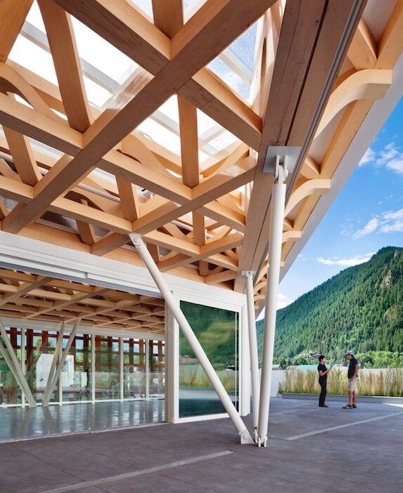 木屋為何需要膠合木特別是樓板及屋架(圖1)