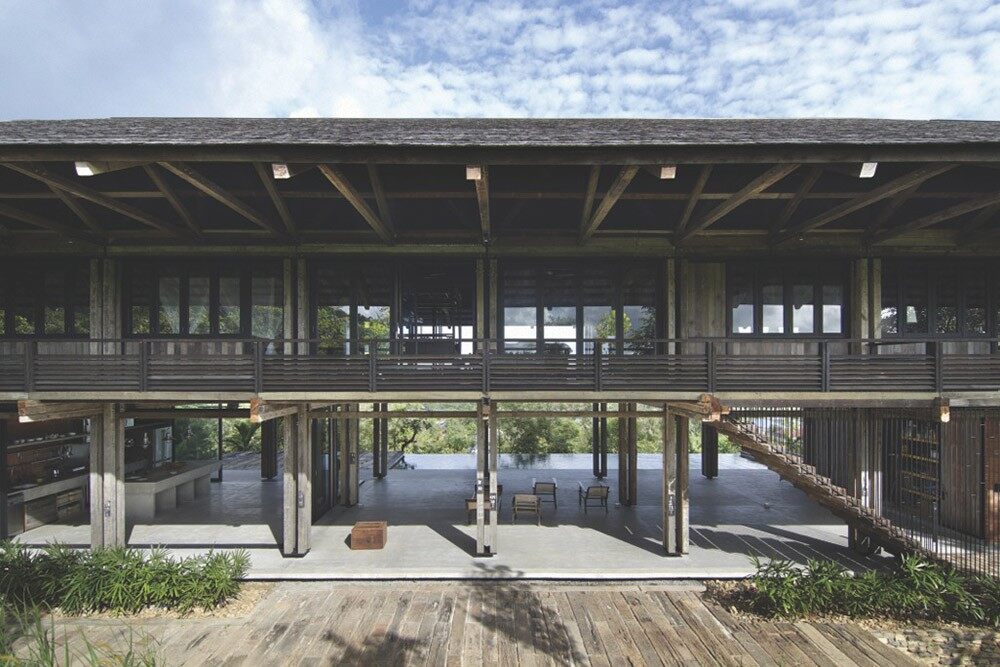 用時間雕刻的廢棄電線桿做木屋(圖5)