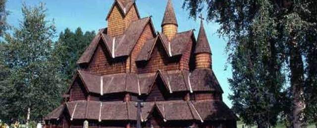 中世紀(jì)留下來(lái)的一千多年的挪威木板教堂(圖2)