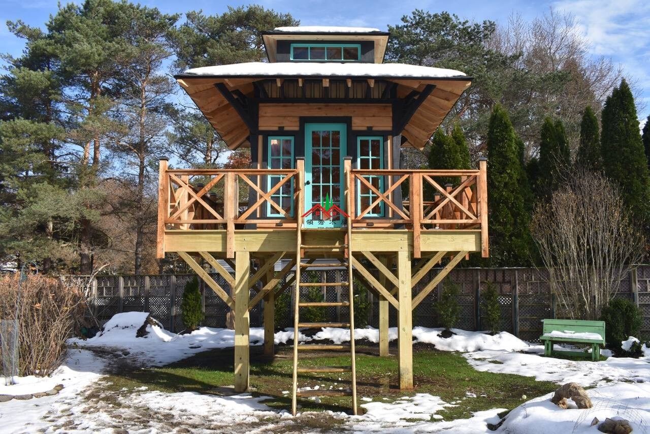 特色雙層屋頂藍色庭院小樹屋