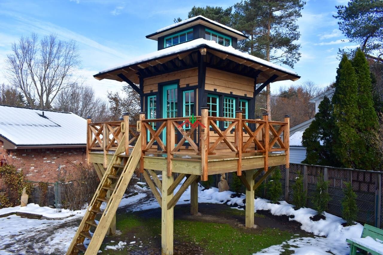 特色雙層屋頂藍(lán)色庭院小樹屋
