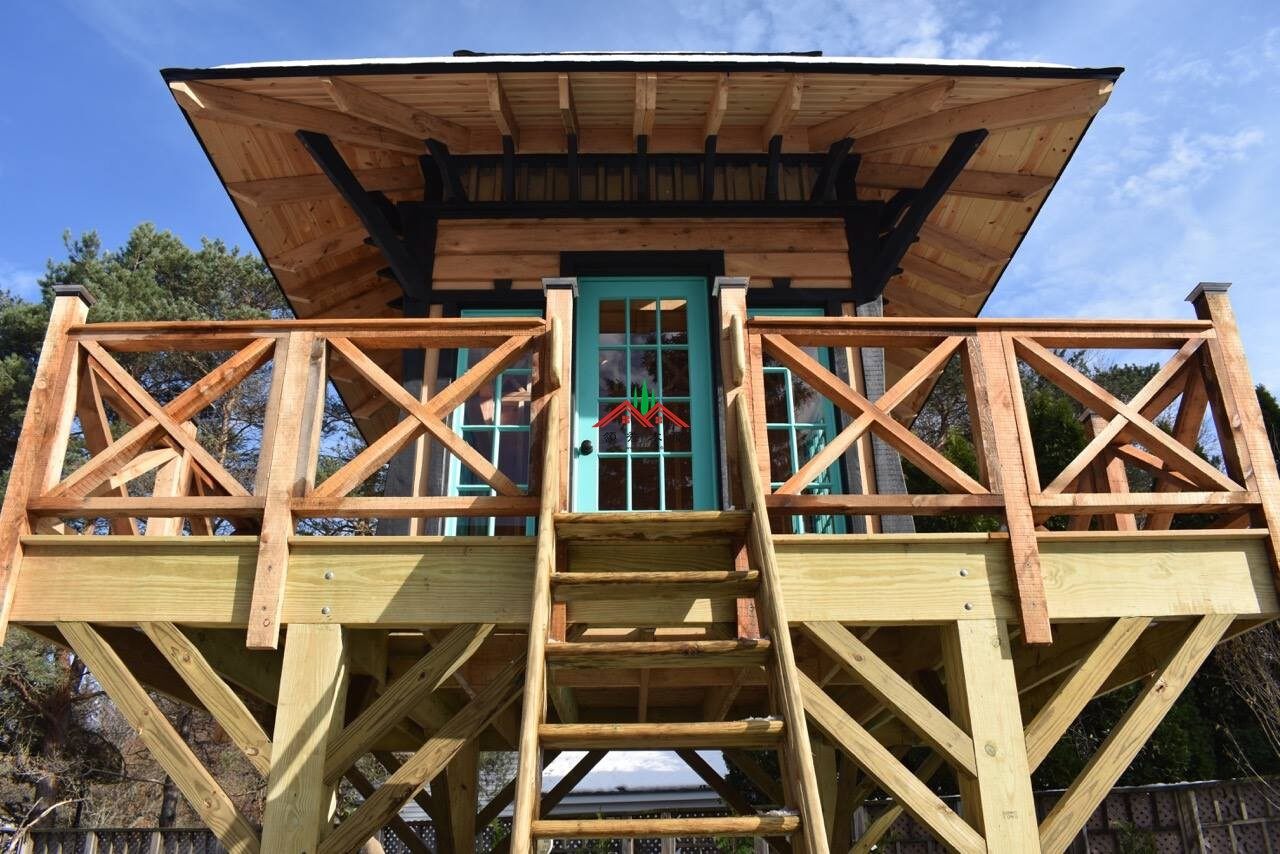 特色雙層屋頂藍(lán)色庭院小樹屋