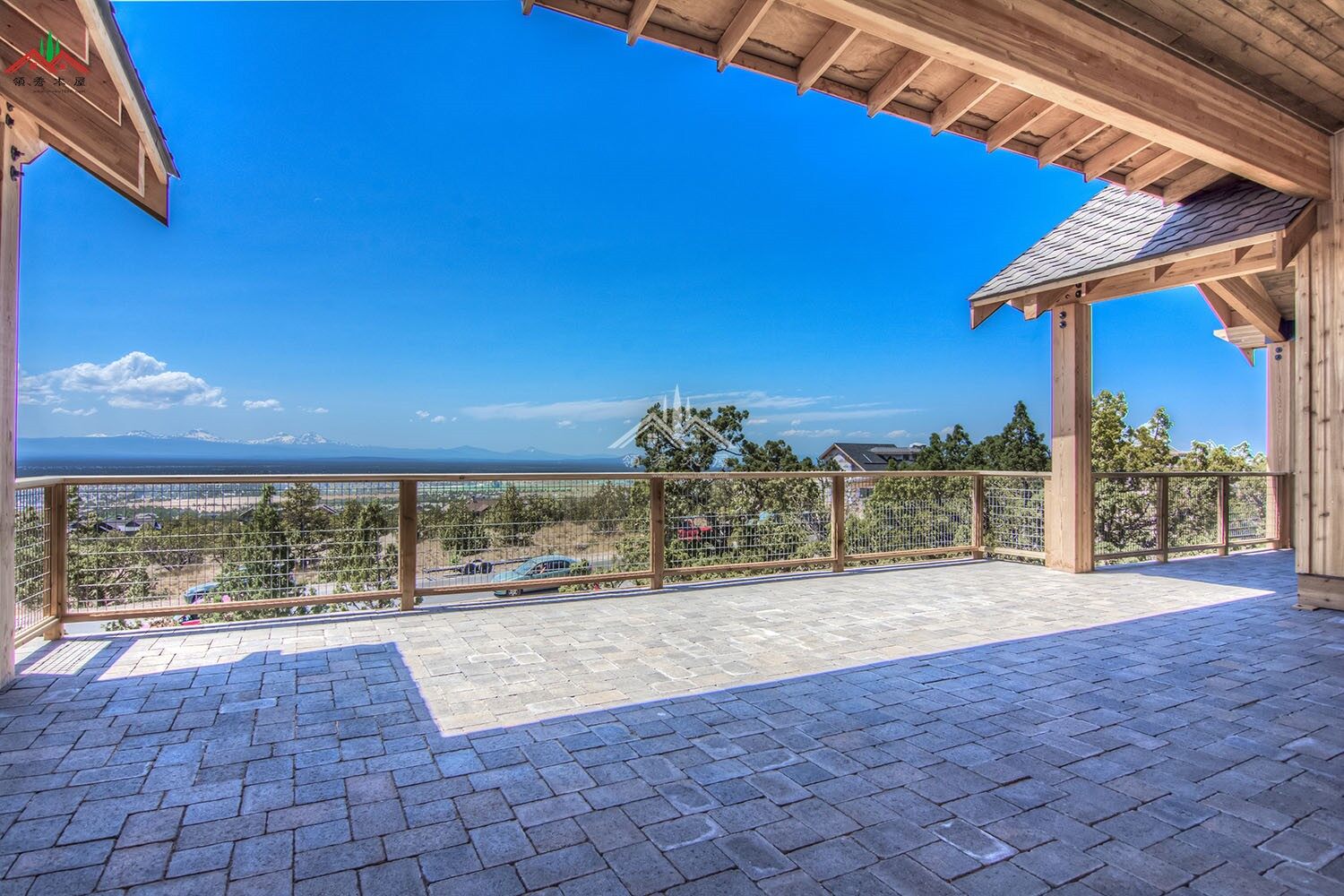 室內不像木屋的梁柱木屋別墅