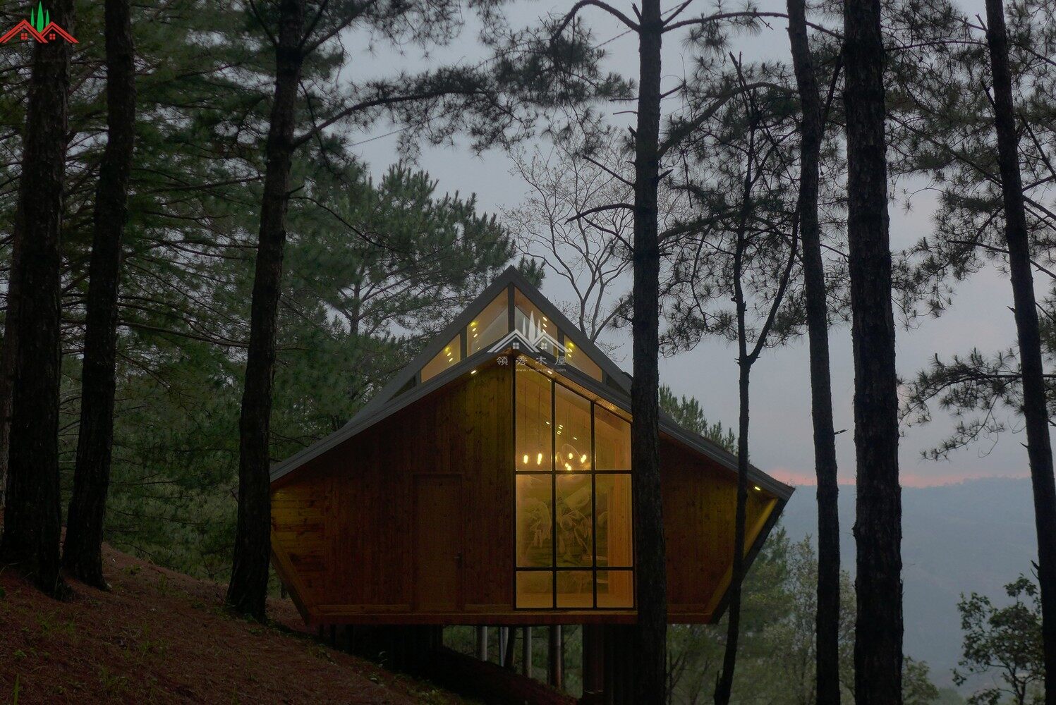 森林個(gè)性異形特色吊腳木屋