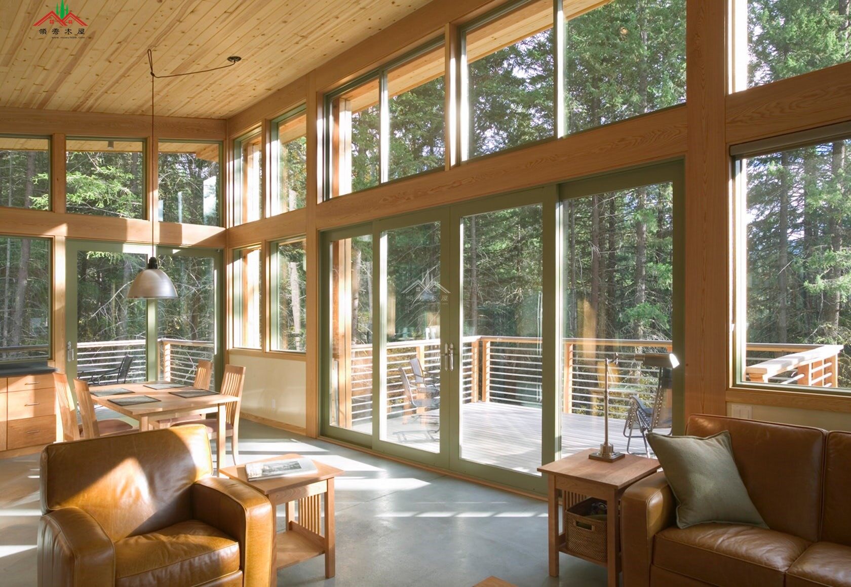 現(xiàn)代風(fēng)格大落地窗平頂度假木屋