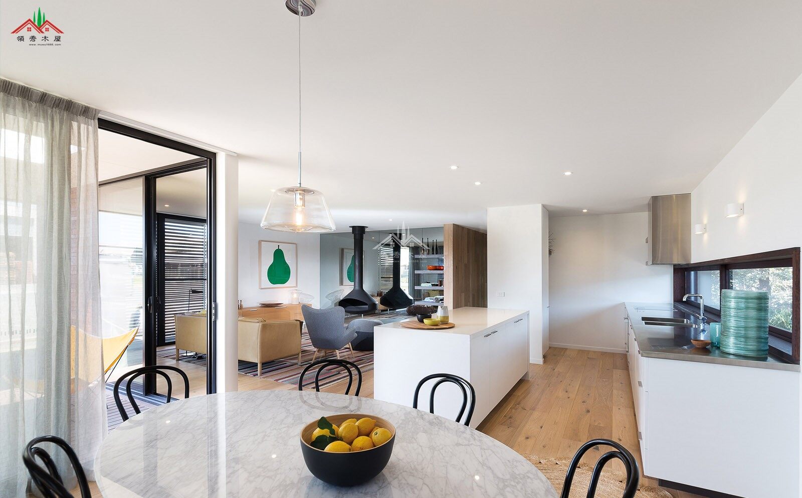 現(xiàn)代風(fēng)格庭院度假小木屋