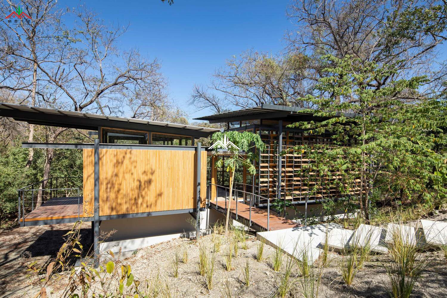 鋼木混凝土結(jié)合木屋