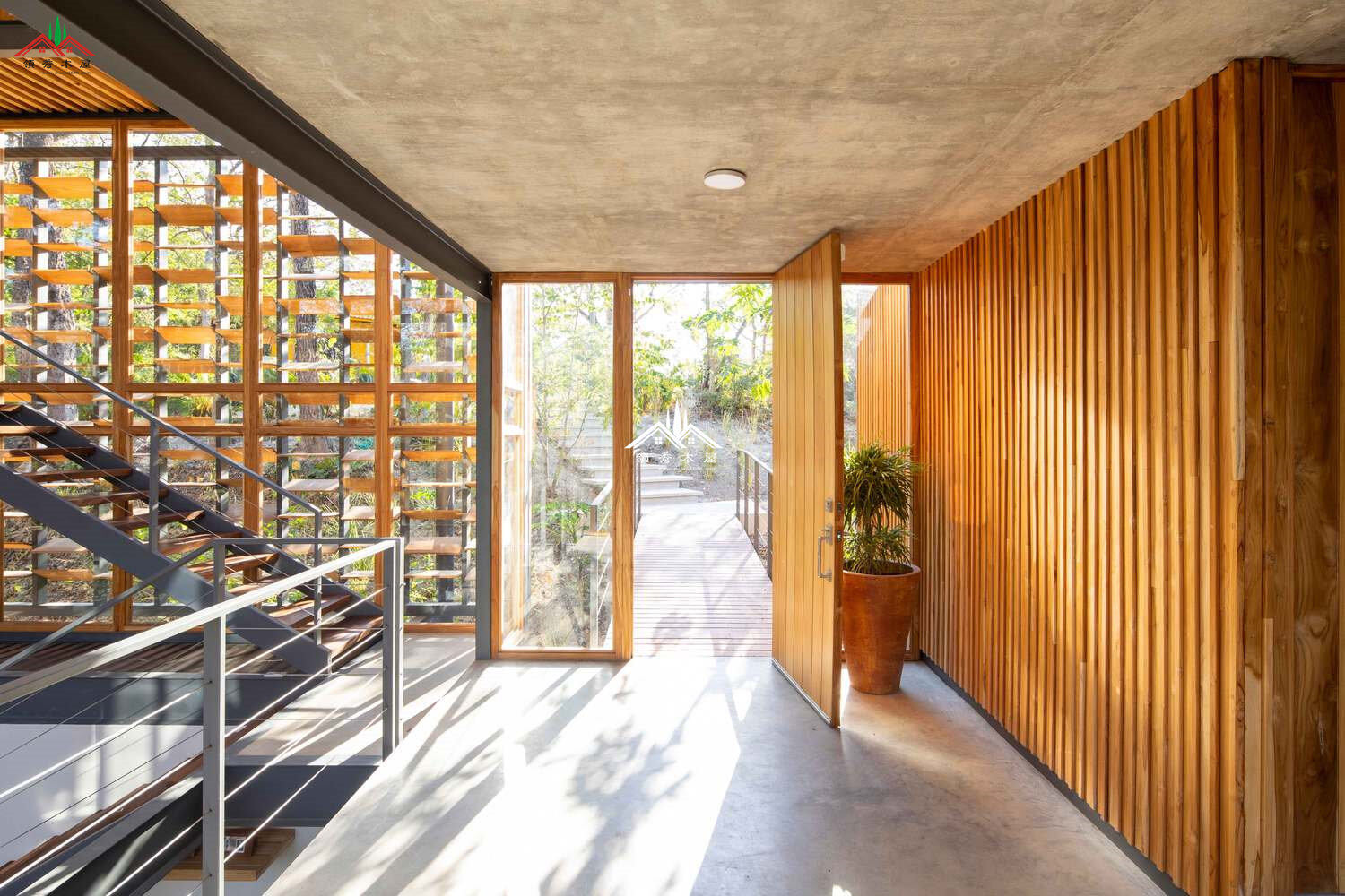 鋼木混凝土結(jié)合木屋