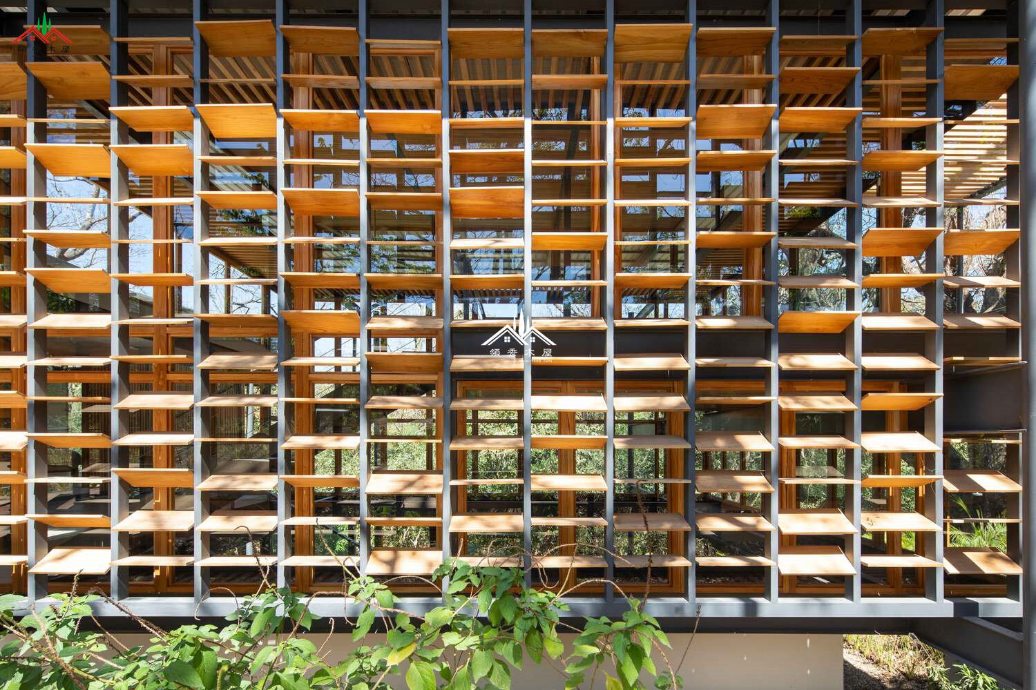 鋼木混凝土結(jié)合木屋