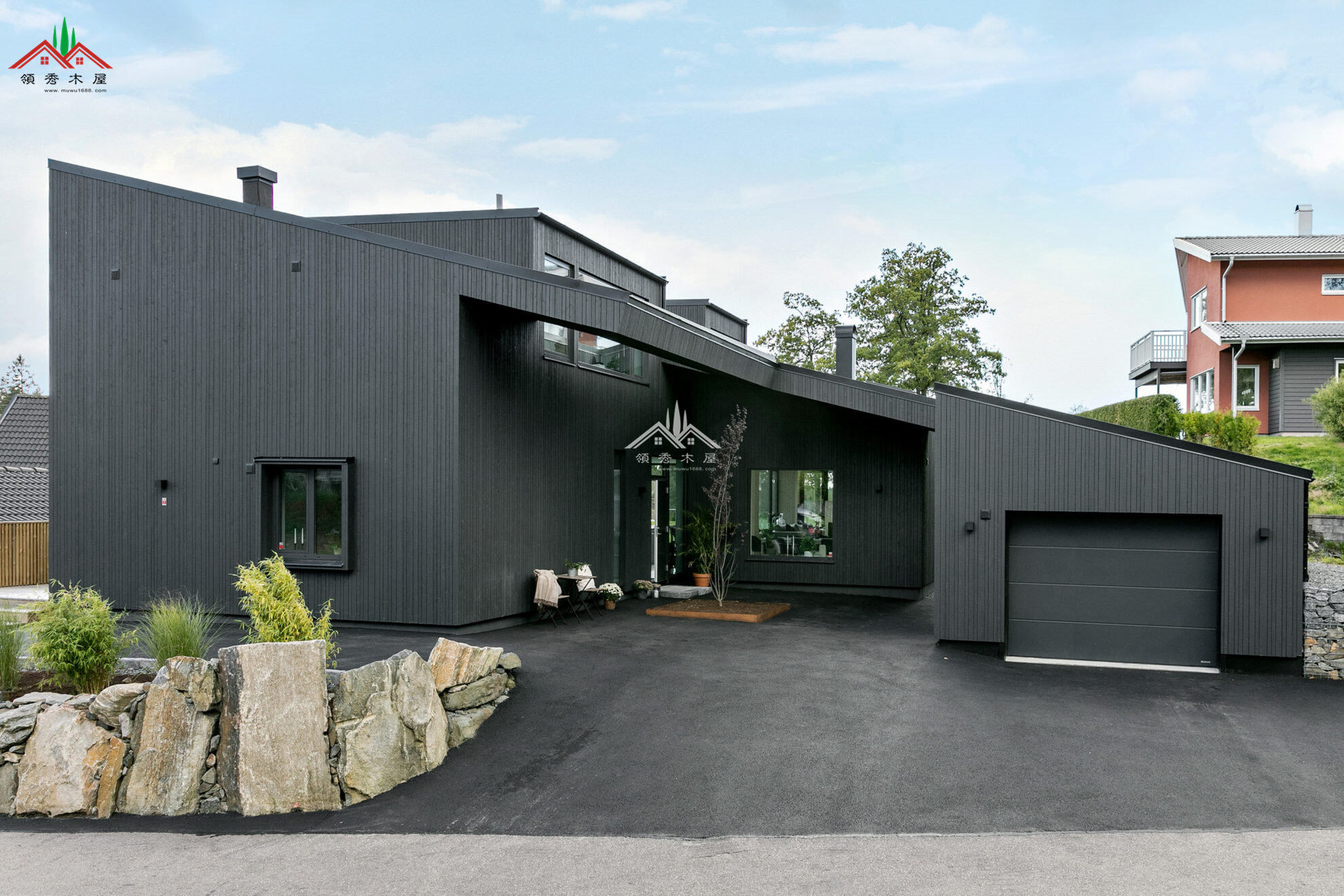 黑色外墻度假木屋