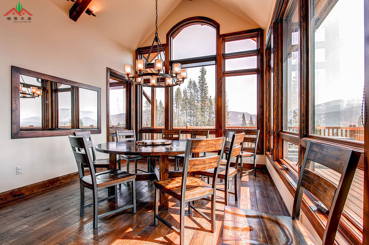 高檔梁柱木屋別墅酒店