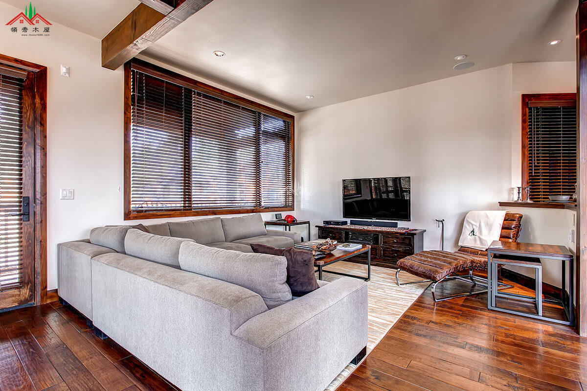 高檔梁柱木屋別墅酒店