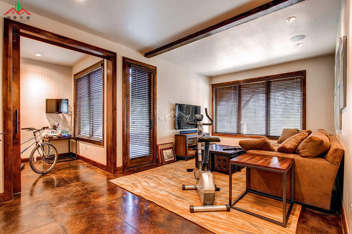 高檔梁柱木屋別墅酒店