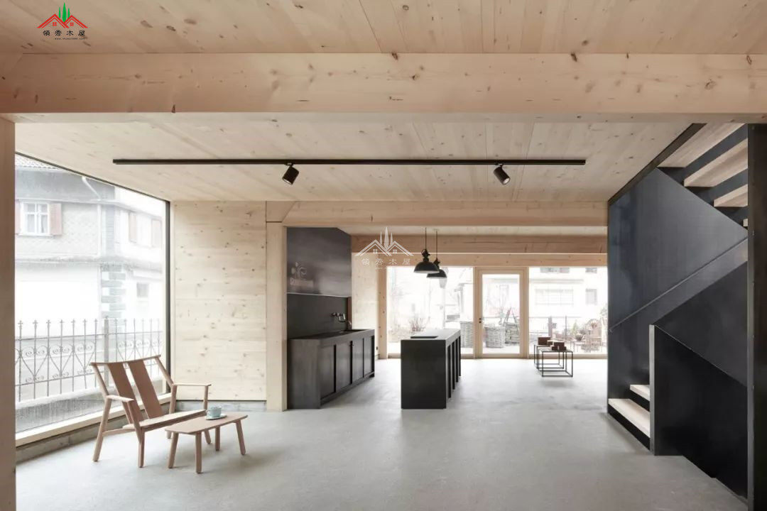 簡(jiǎn)約混磚木屋