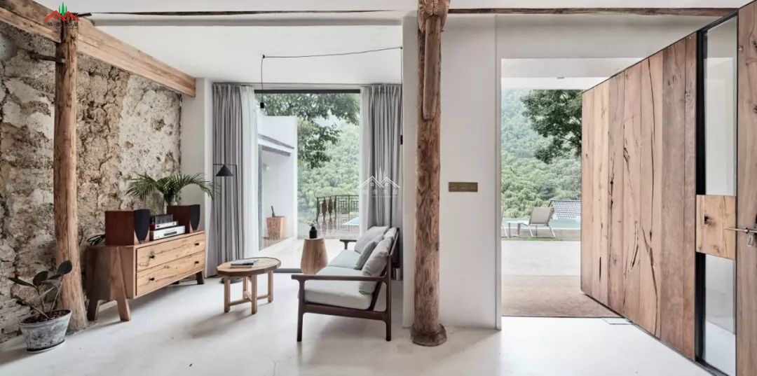 簡(jiǎn)約混磚木屋