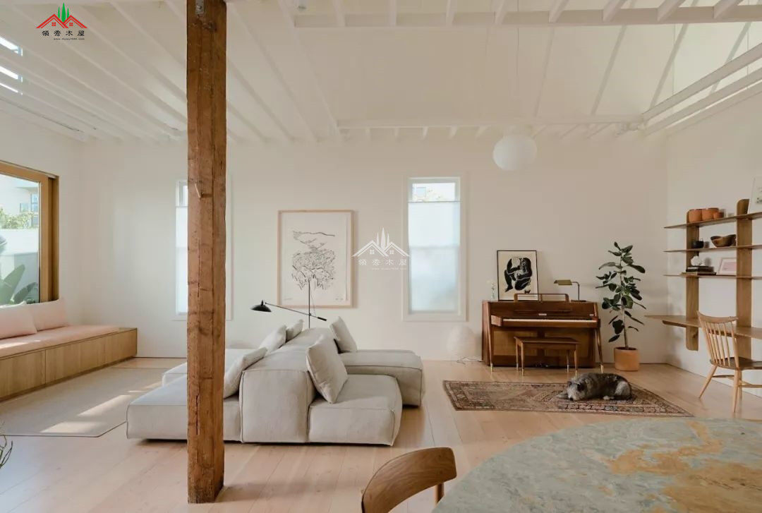 簡(jiǎn)約混磚木屋