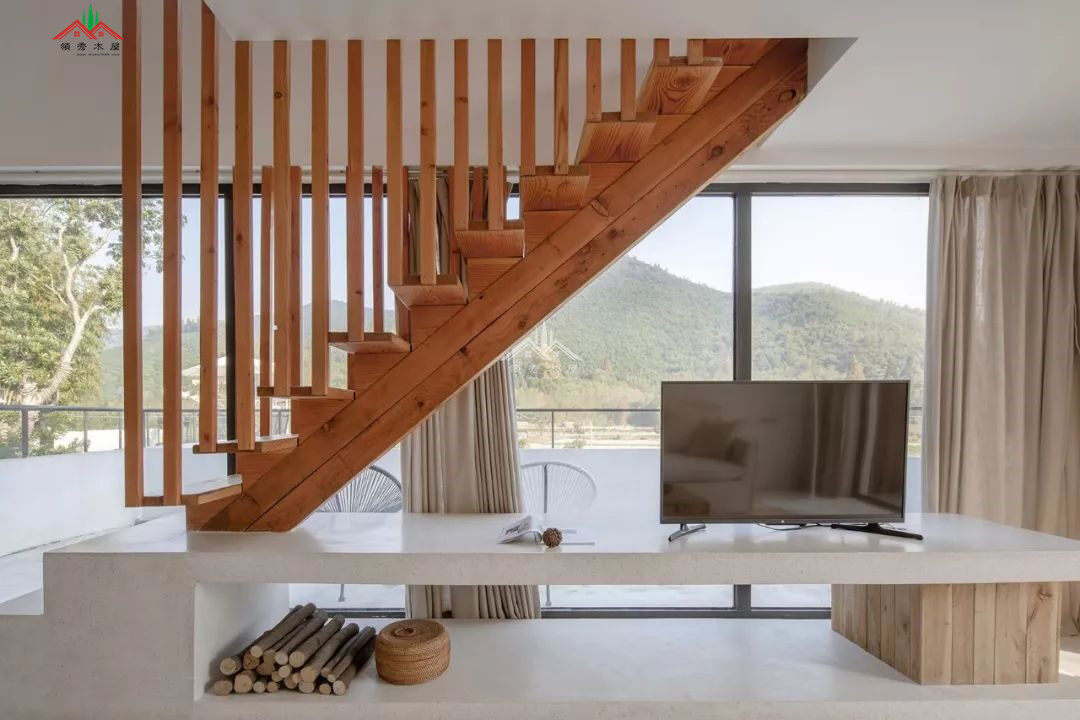 簡(jiǎn)約混磚木屋