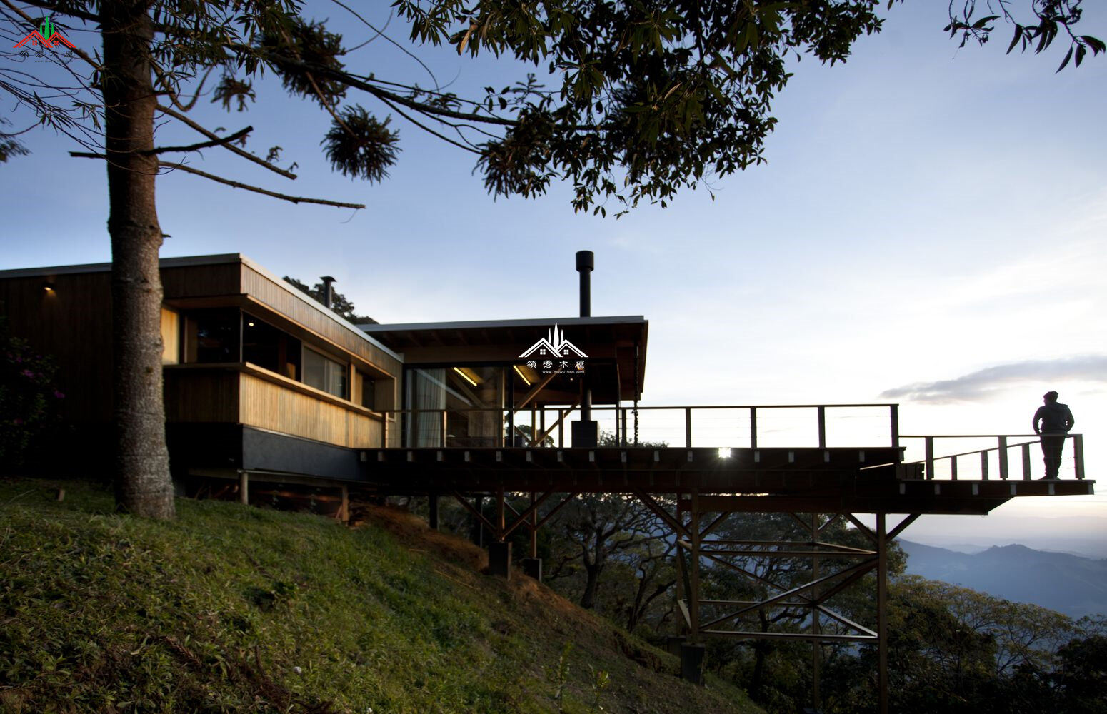 斜坡平頂度假木屋