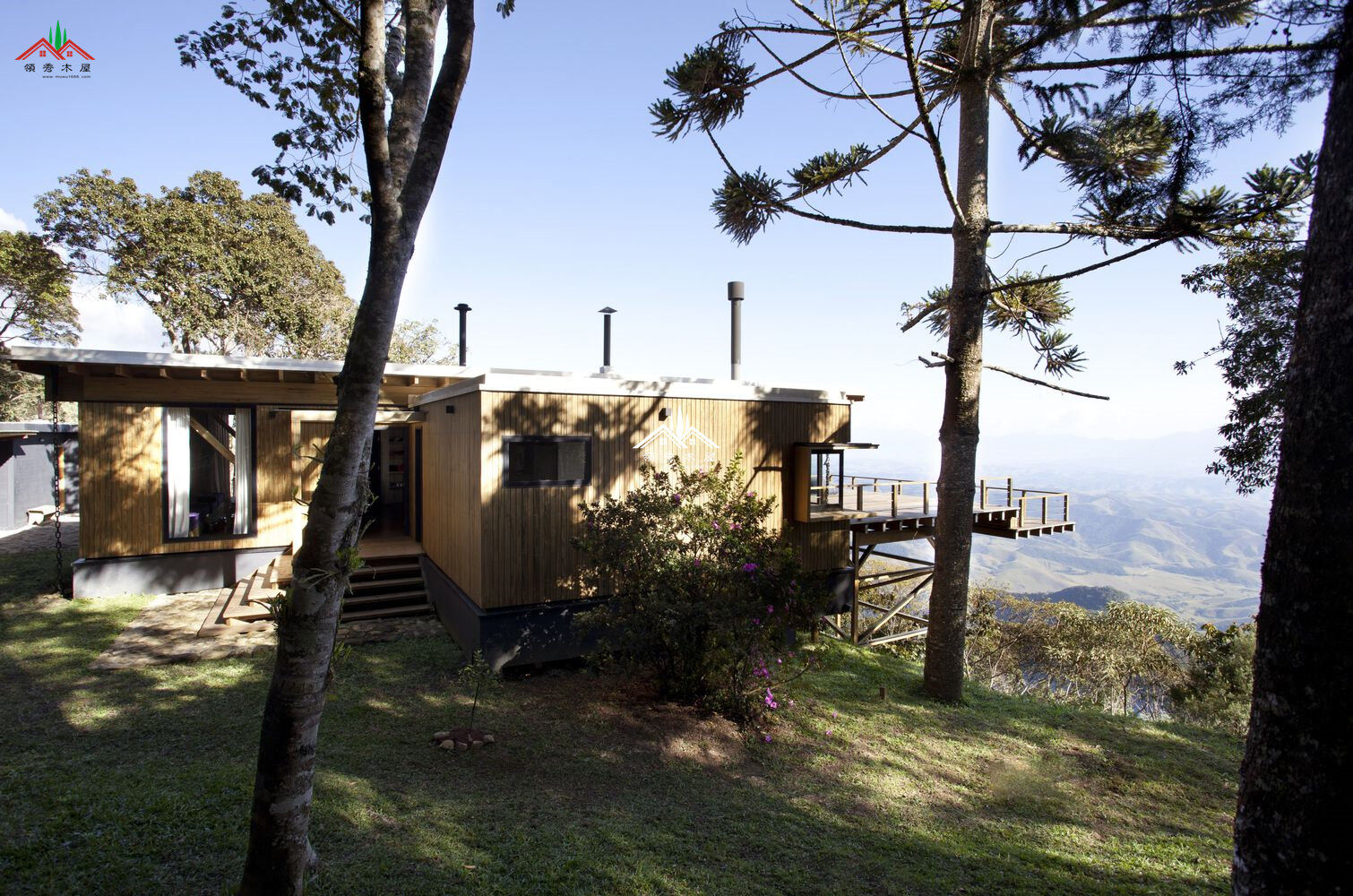 斜坡平頂度假木屋