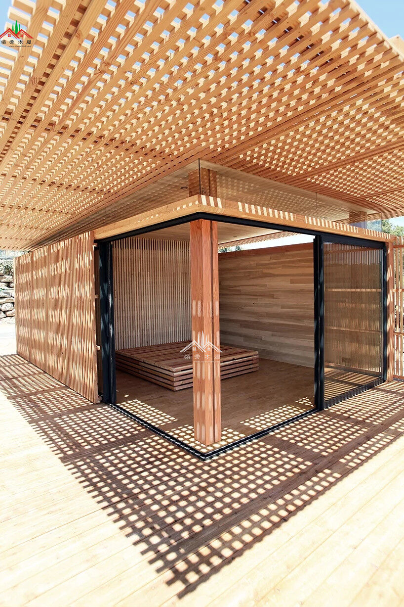 現(xiàn)代風(fēng)格格柵表皮斜頂小度假木屋