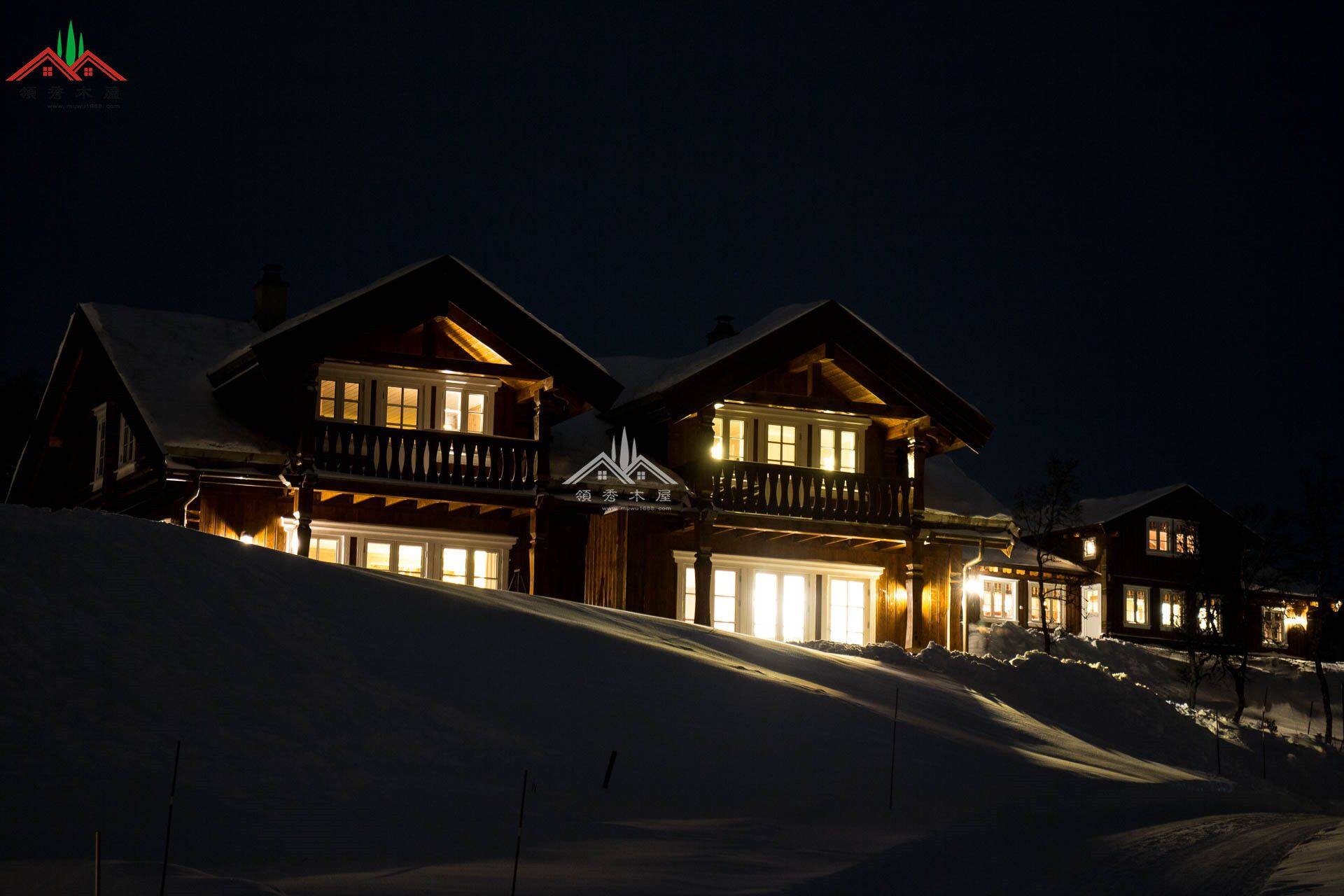 屋頂可以長(zhǎng)綠色植物的重型木刻楞木屋別墅