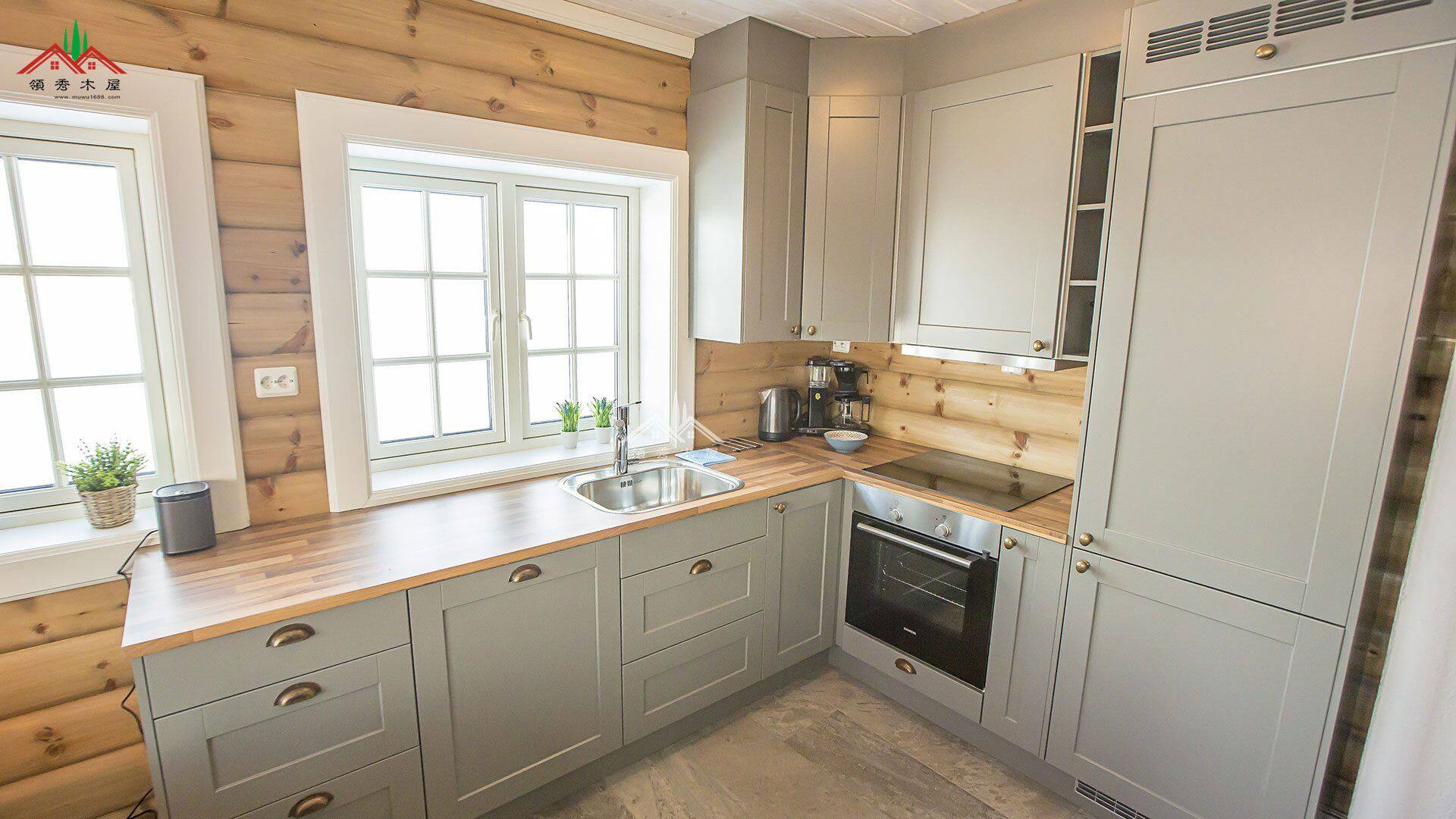 屋頂可以長(zhǎng)綠色植物的重型木刻楞木屋別墅