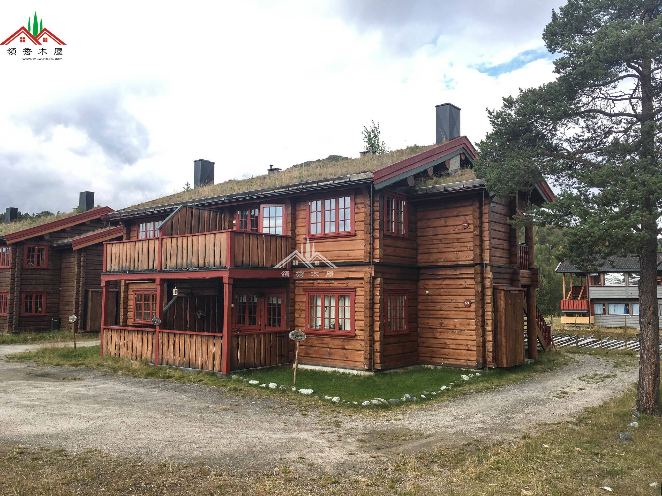 屋頂可以長(zhǎng)綠色植物的重型木刻楞木屋別墅