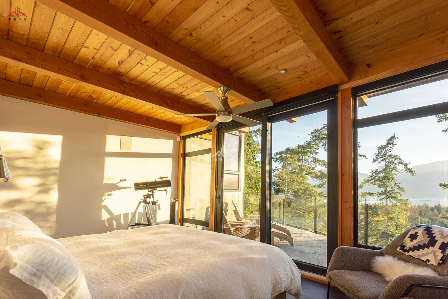 花旗松現(xiàn)代風(fēng)格木屋