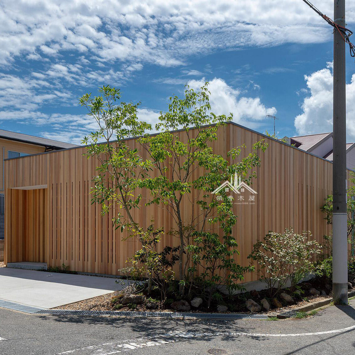 明哲老板的方形紅雪松庭院小木屋