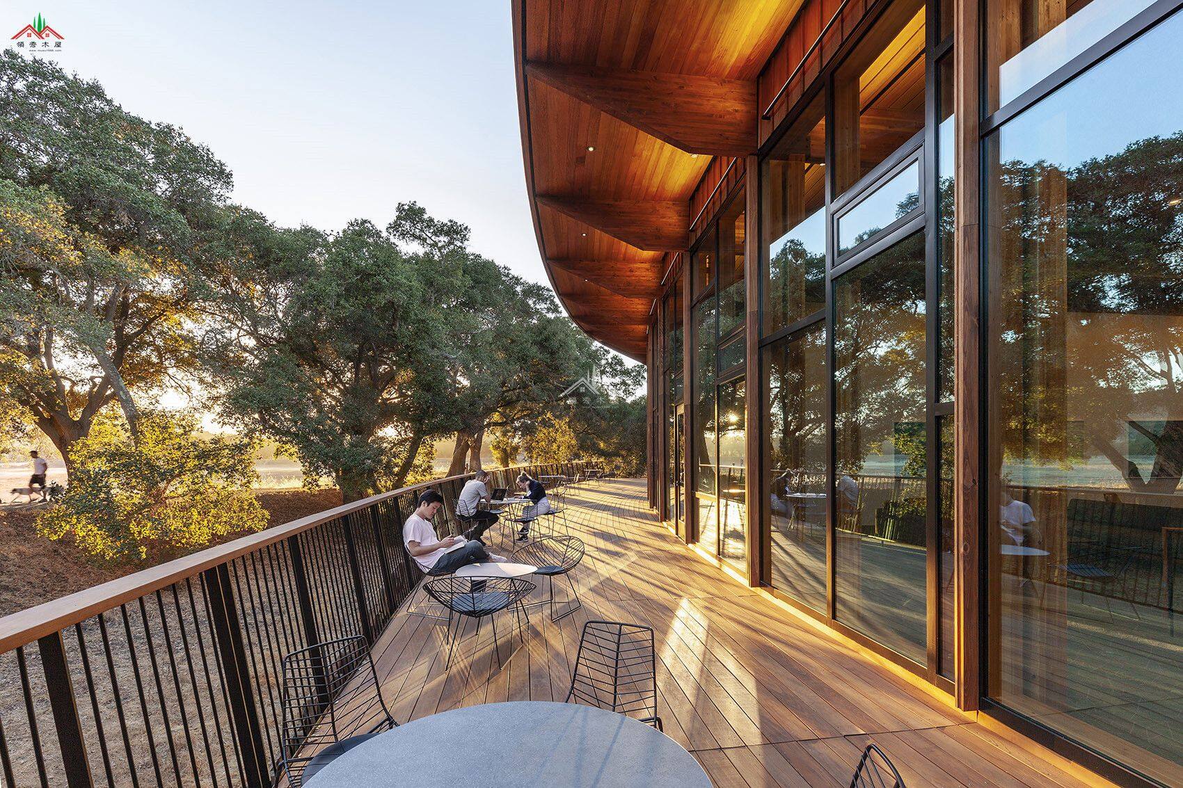 木結(jié)構(gòu)學(xué)校