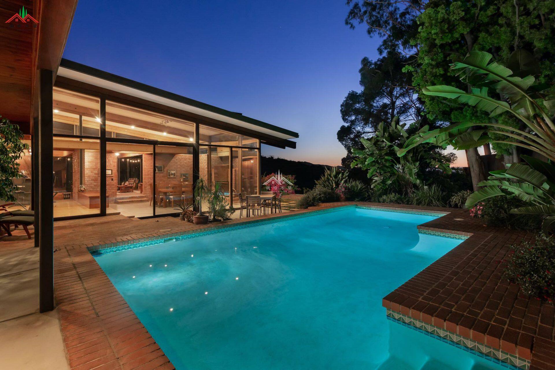 現(xiàn)代風(fēng)格木屋