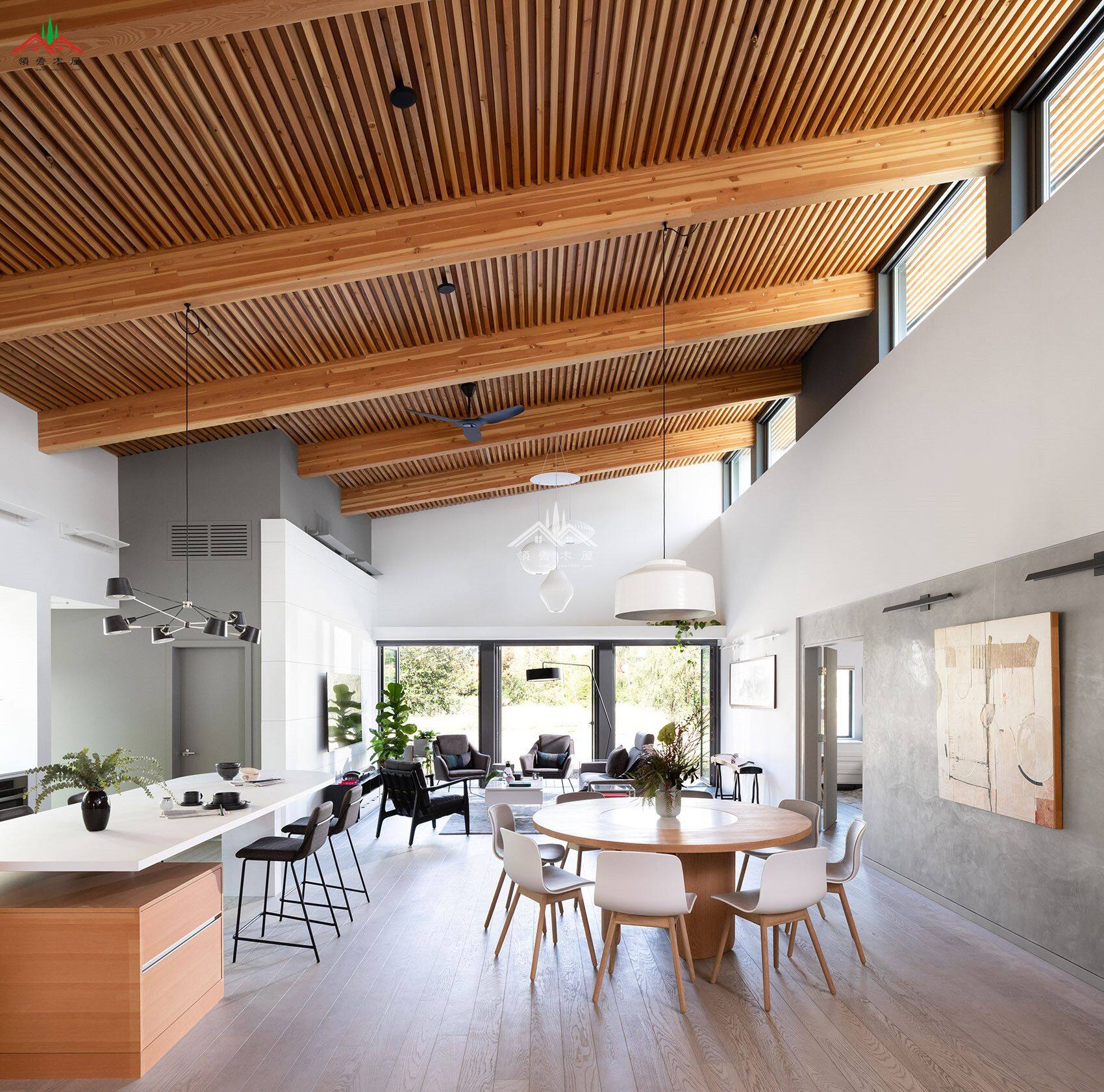 木頭吊頂餐廳