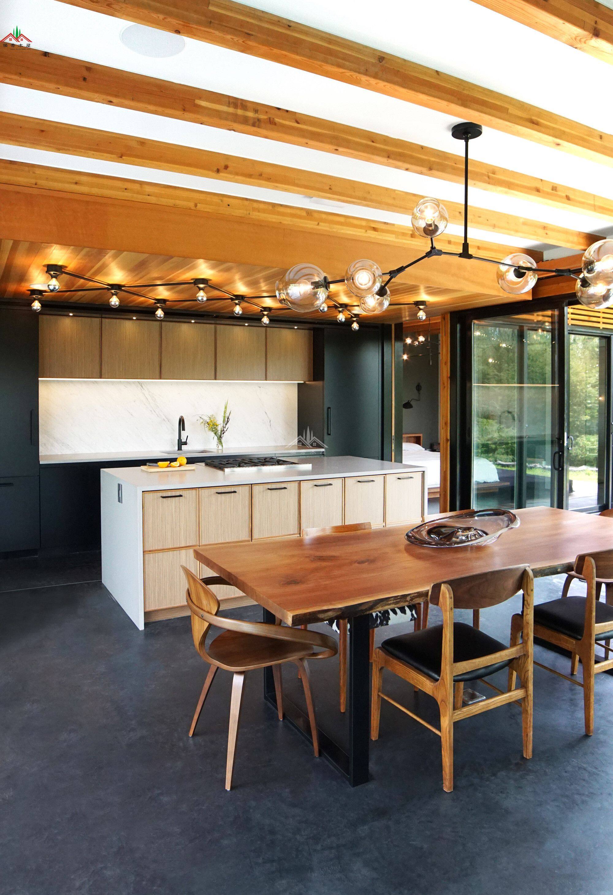 平頂混凝土木材結(jié)合的特色木屋