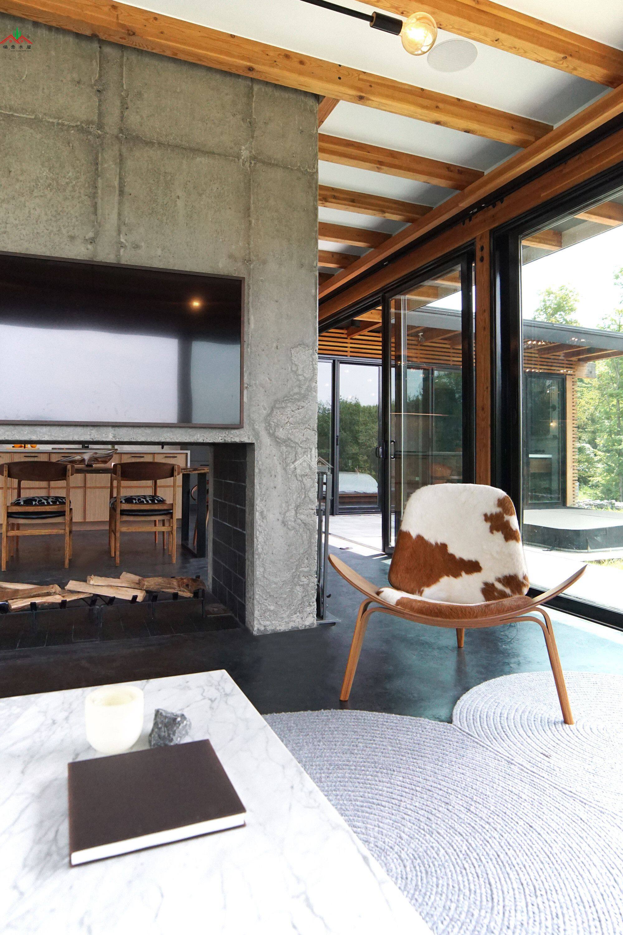 平頂混凝土木材結(jié)合的特色木屋