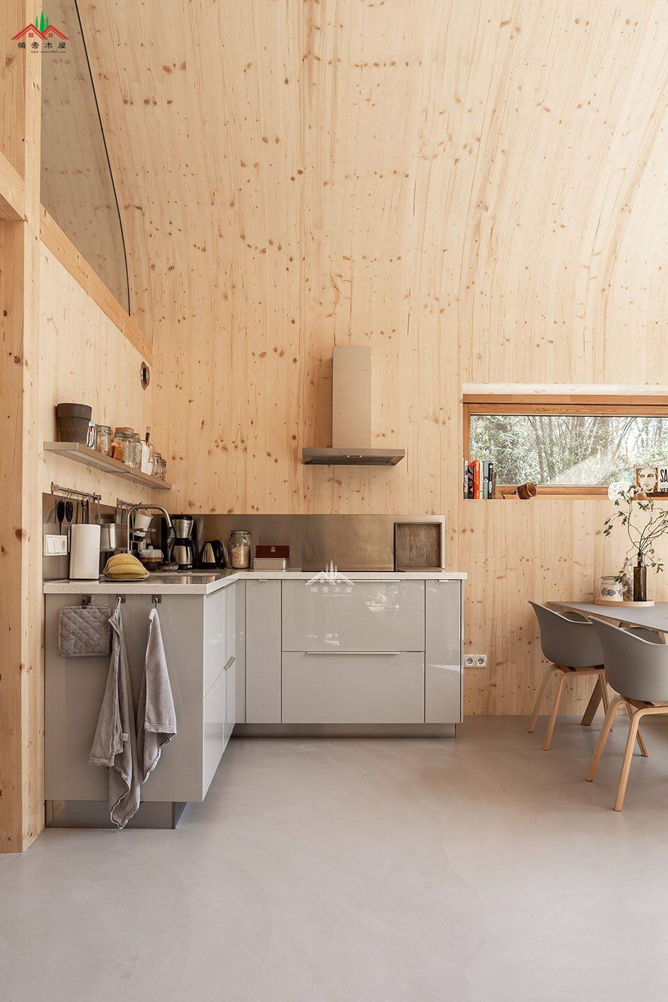 有完美曲線的膠合木木屋