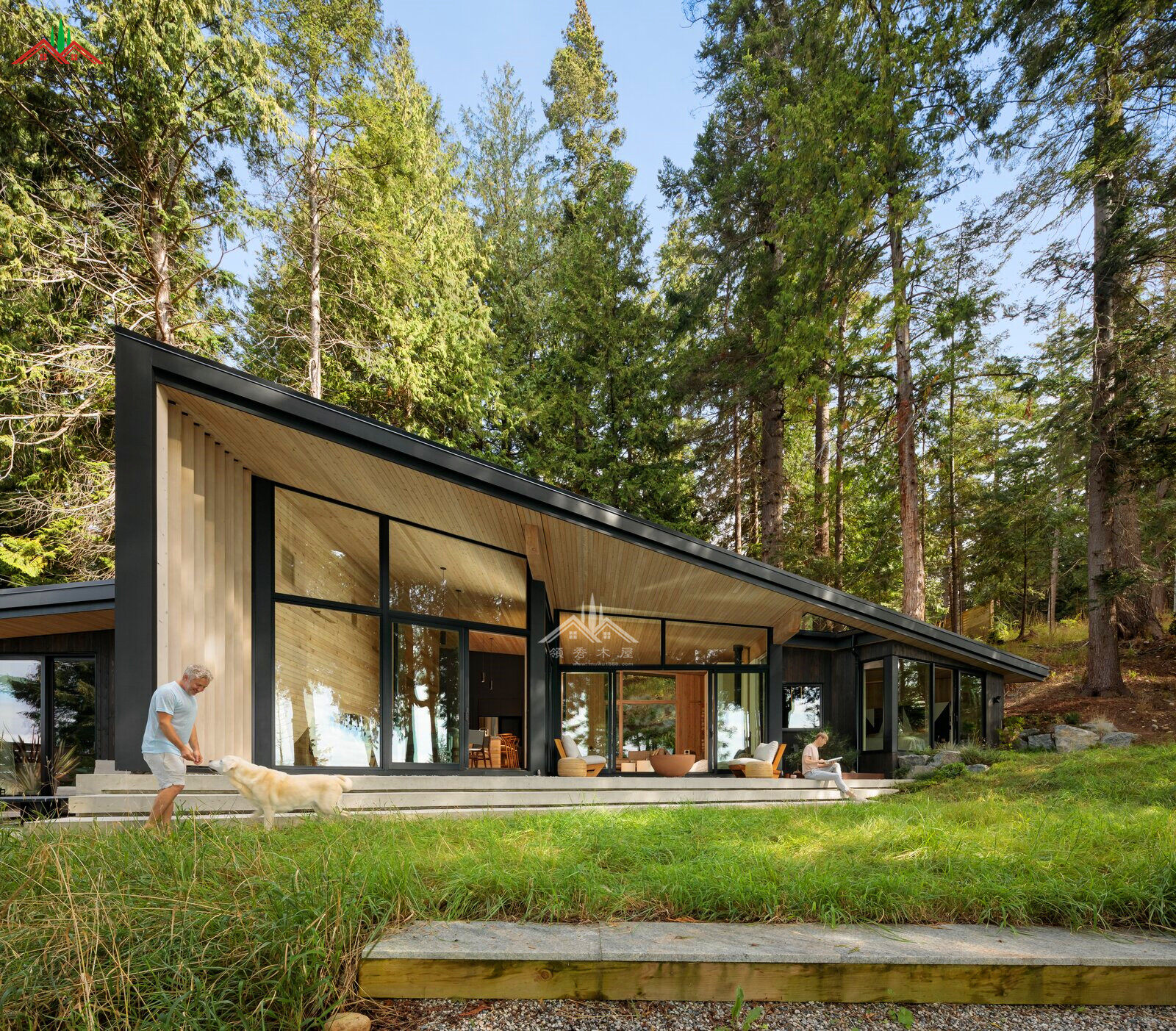 水庫湖邊特色養(yǎng)老木屋